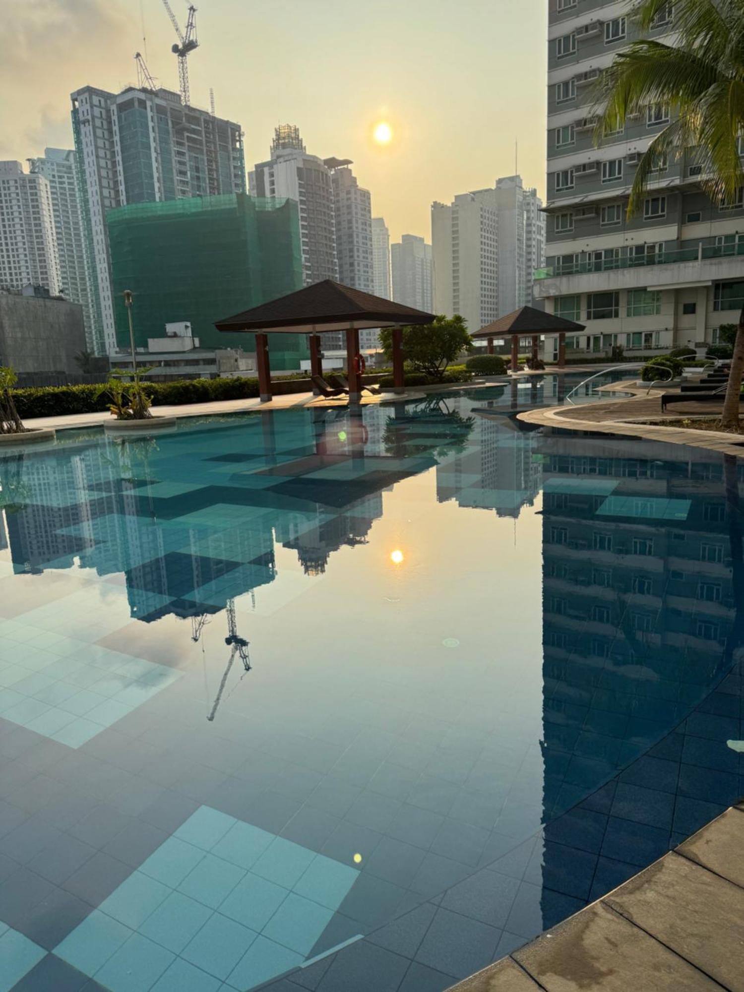 Beacon Makati Condo Free Pool Access Free Wifi 100Mbps & Free Netflix Manila Luaran gambar